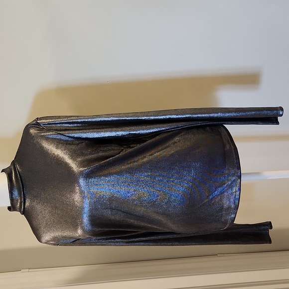 Forever 21~ Silver Metallic Mock Neck Top Size 2X - Picture 3 of 6